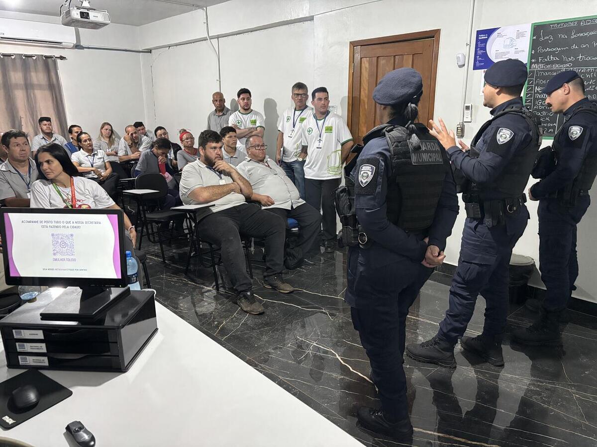 Atividade, realizada nesta quarta-feira (15), abordou importunação e assédio sexual no transporte público em Toledo
