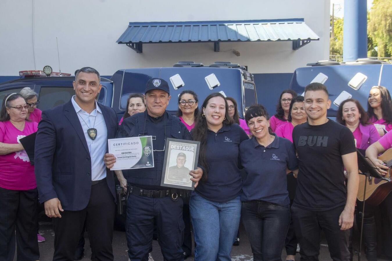 Na manhã desta sexta-feira (31) a Guarda Municipal realizou uma homenagem ao Policial Municipal do mês de Outubro