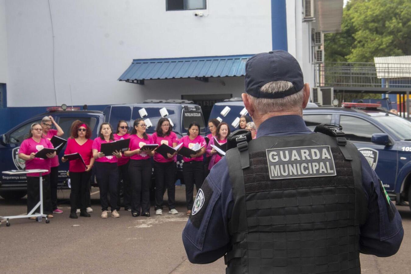 Na manhã desta sexta-feira (31) a Guarda Municipal realizou uma homenagem ao Policial Municipal do mês de Outubro