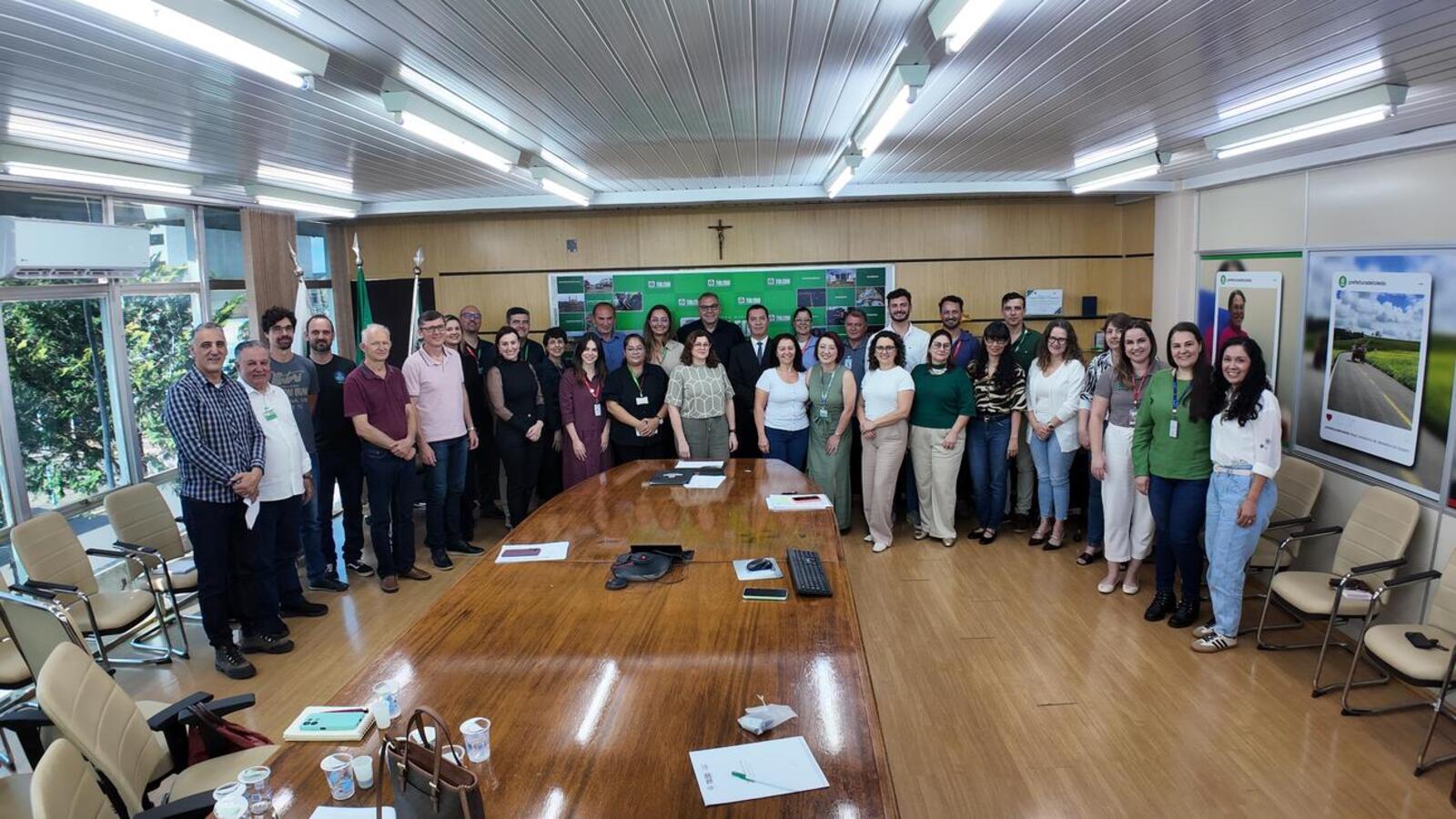Pré-lançamento realizado na tarde desta sexta (10), na Sala de Reuniões do Gabinete do Prefeito, sinaliza que ações planejadas começarão a sair do papel