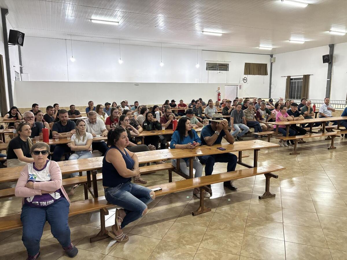Moradores solicitaram melhorias em estradas, saneamento e espaços comunitários