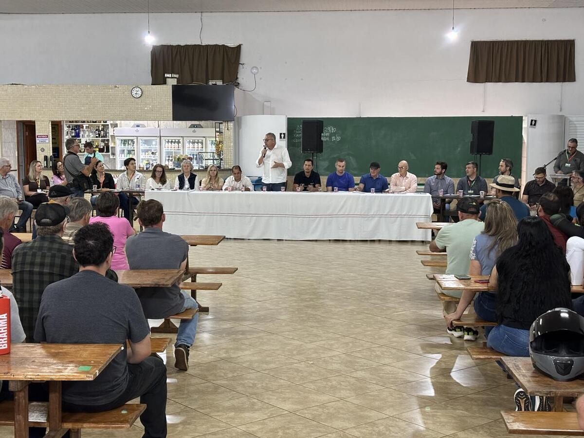 Moradores solicitaram melhorias em estradas, saneamento e espaços comunitários