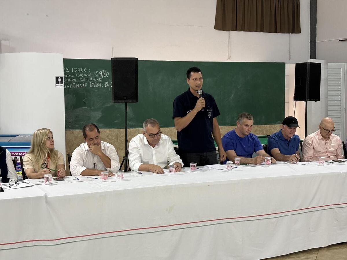 Moradores solicitaram melhorias em estradas, saneamento e espaços comunitários