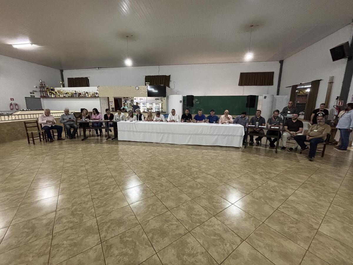 Moradores solicitaram melhorias em estradas, saneamento e espaços comunitários