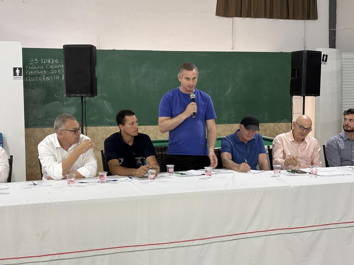 Moradores solicitaram melhorias em estradas, saneamento e espaços comunitários