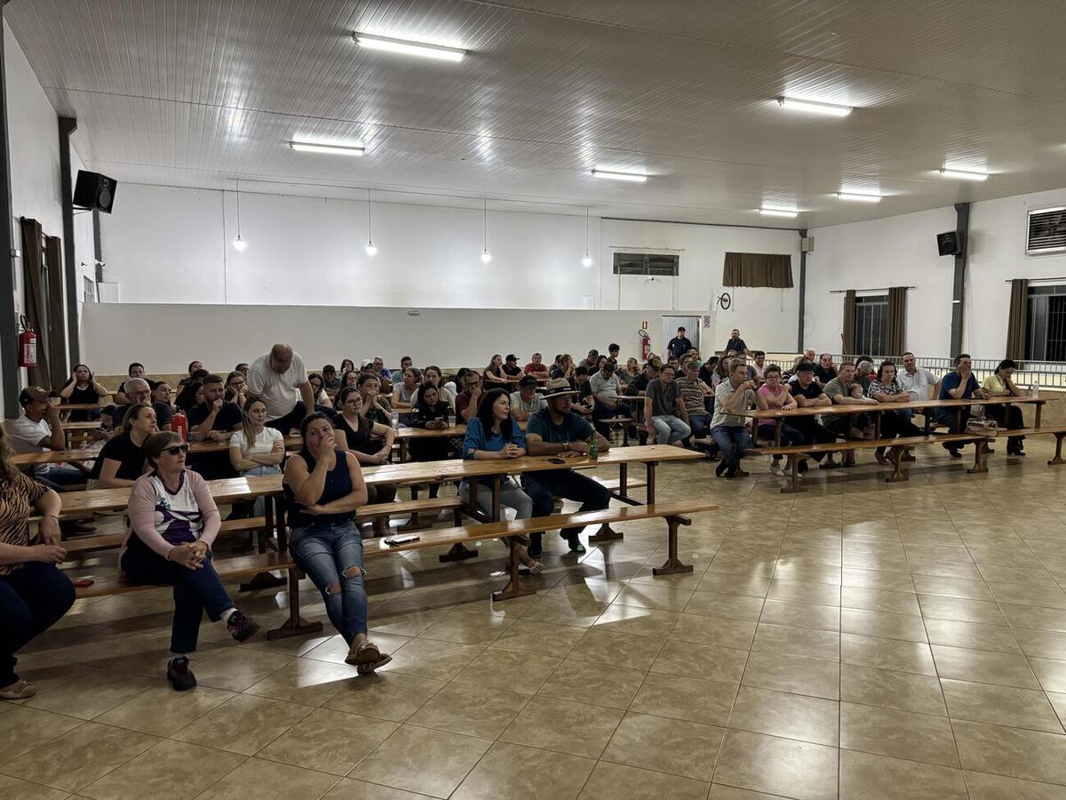Moradores solicitaram melhorias em estradas, saneamento e espaços comunitários