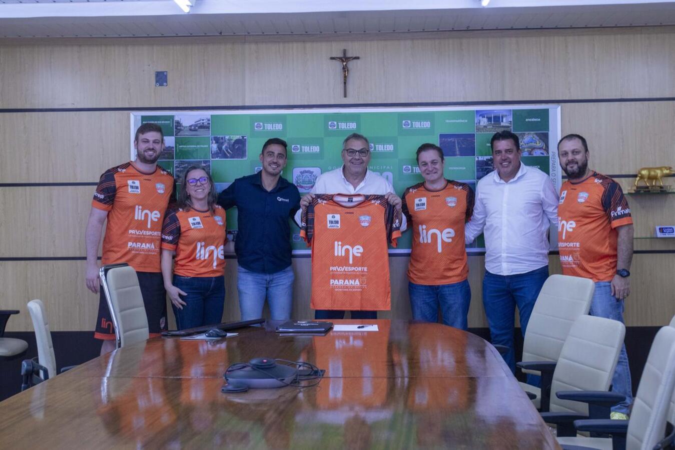 Na manhã desta quinta-feira (2), a Associação de Voleibol de Toledo se encontrou com o prefeito Mario Costenaro, a fim de discutir uma ampliação do Centro Olímpico Arnoldo Bohnen
