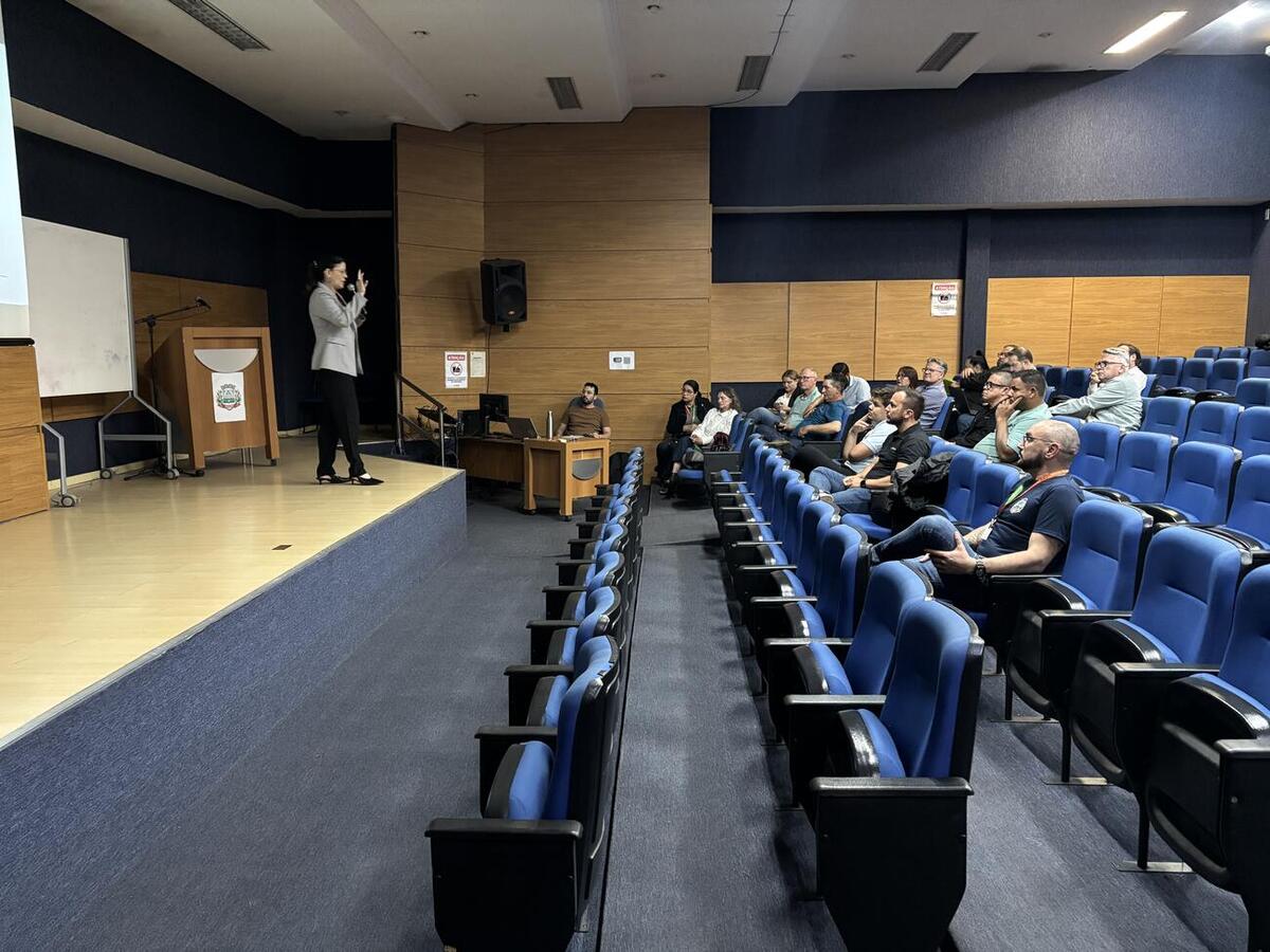 Encontro reuniu representantes da comunidade para debater ações e conscientização sobre o descarte correto dos resíduos