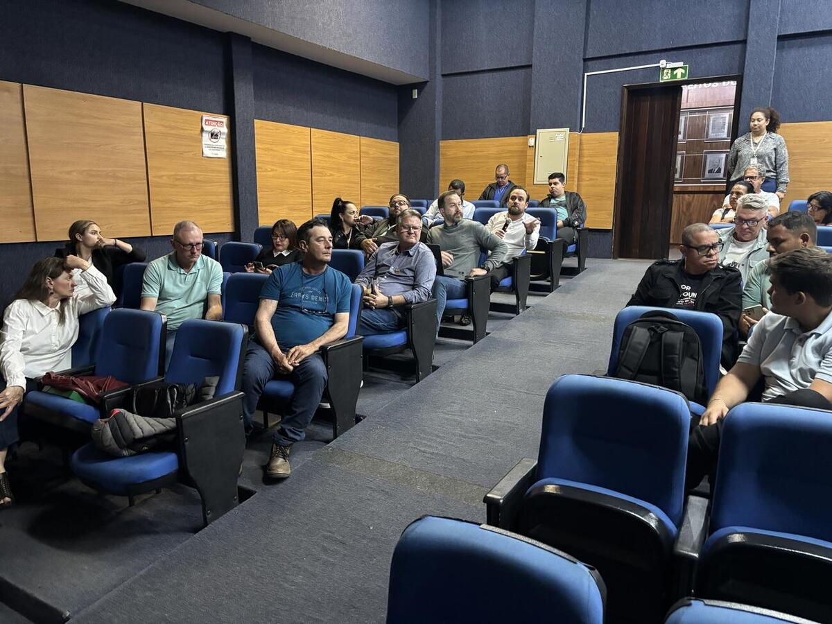 Encontro reuniu representantes da comunidade para debater ações e conscientização sobre o descarte correto dos resíduos