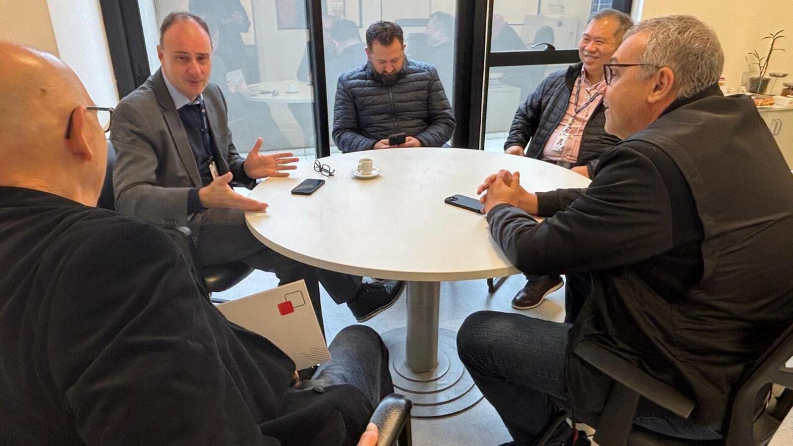 Prefeito Mario Costenaro fechou a agenda em Curitiba com uma reunião com os técnicos do Paraná Cidade, na Secretaria de Estado das Cidades (Crédito: Márcio Pimentel/Secom)