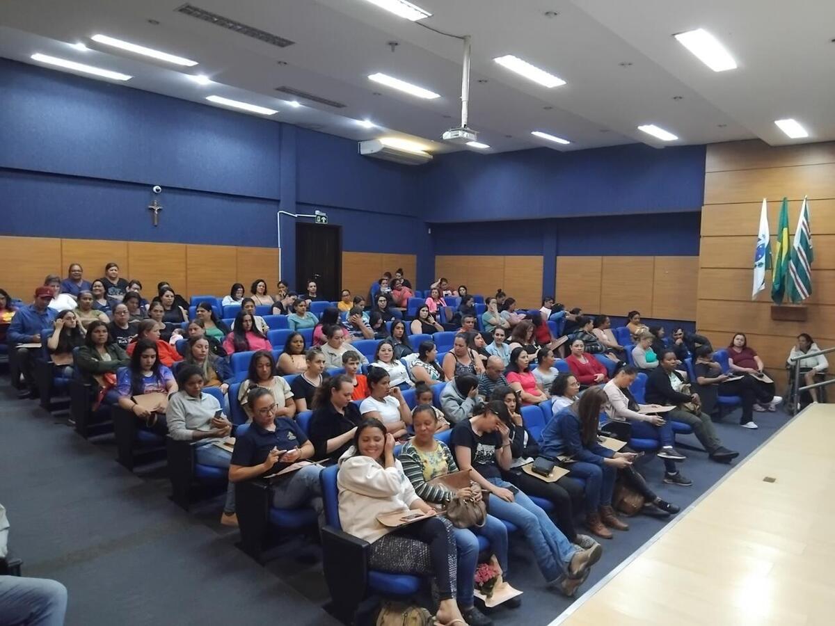 Elas foram orientadas sobre as características das novas moradias e as etapas do processo de aquisição