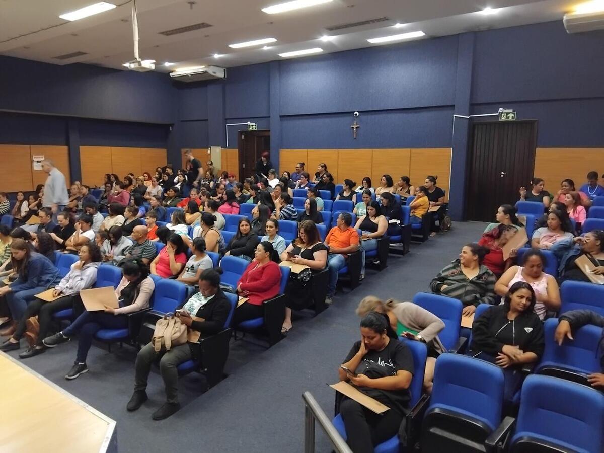 Elas foram orientadas sobre as características das novas moradias e as etapas do processo de aquisição