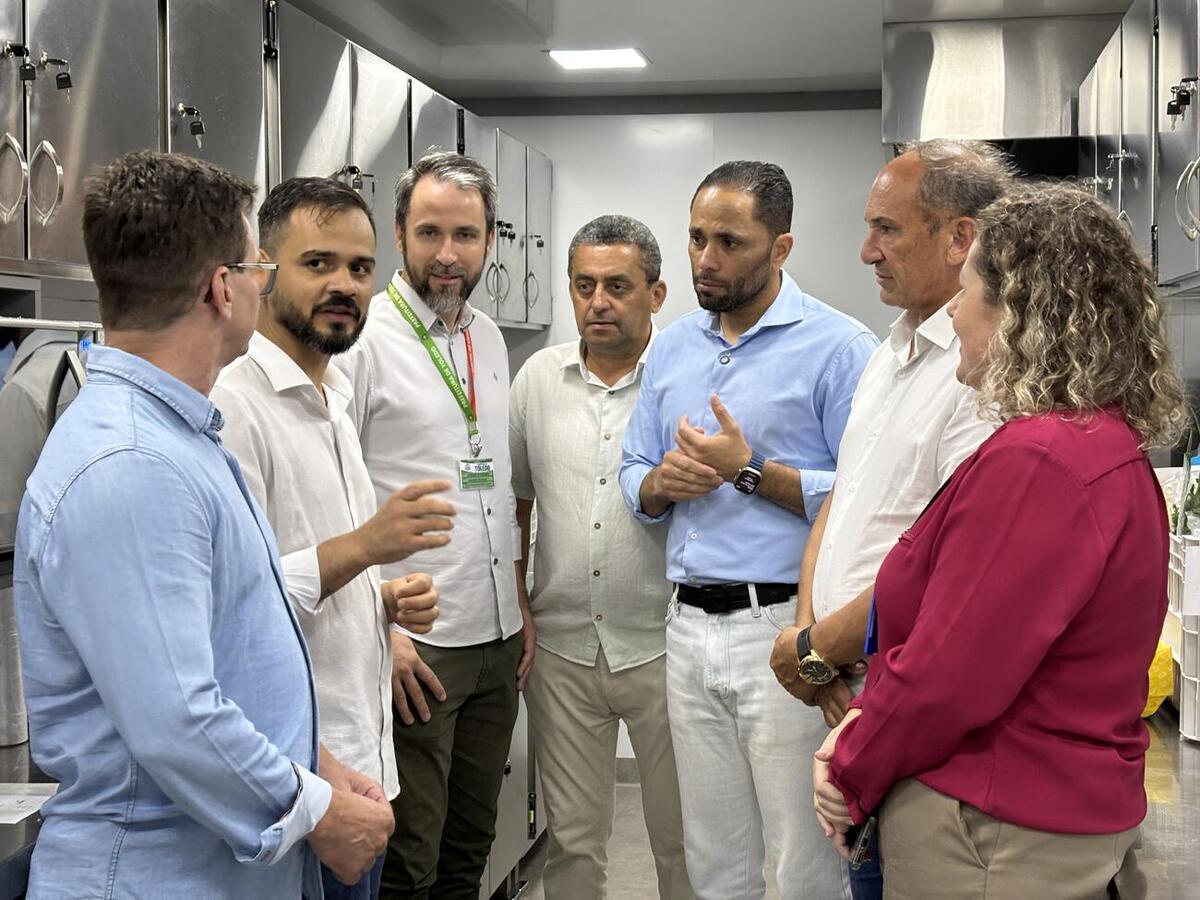 Secretário de Estado do Trabalho, Qualificação e Renda, Paulo Rogério do Carmo, visitou, nesta segunda-feira (6), as unidades móveis de cursos em Toledo