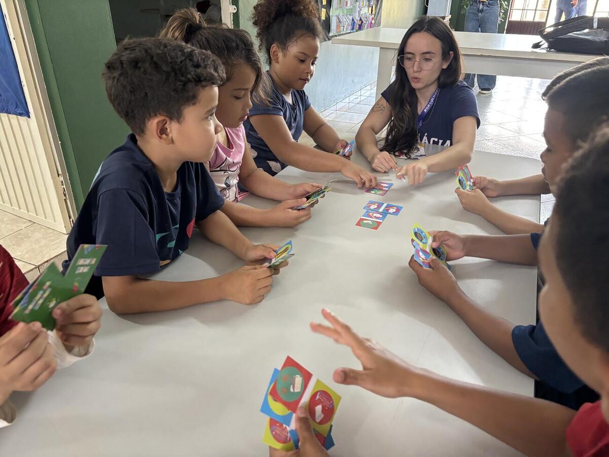 Ação utilizou jogos e brincadeiras para orientar crianças e adolescentes sobre prevenção de doenças
