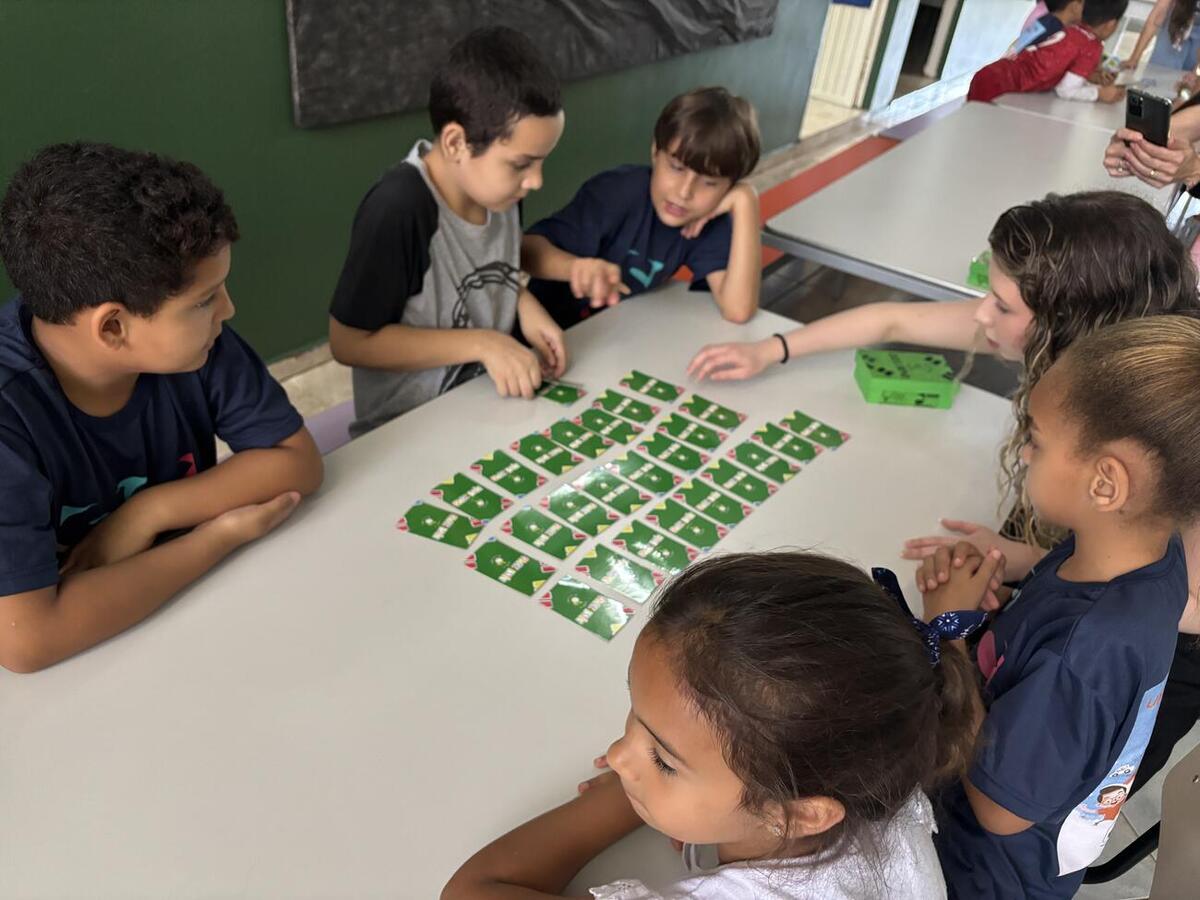 Ação utilizou jogos e brincadeiras para orientar crianças e adolescentes sobre prevenção de doenças