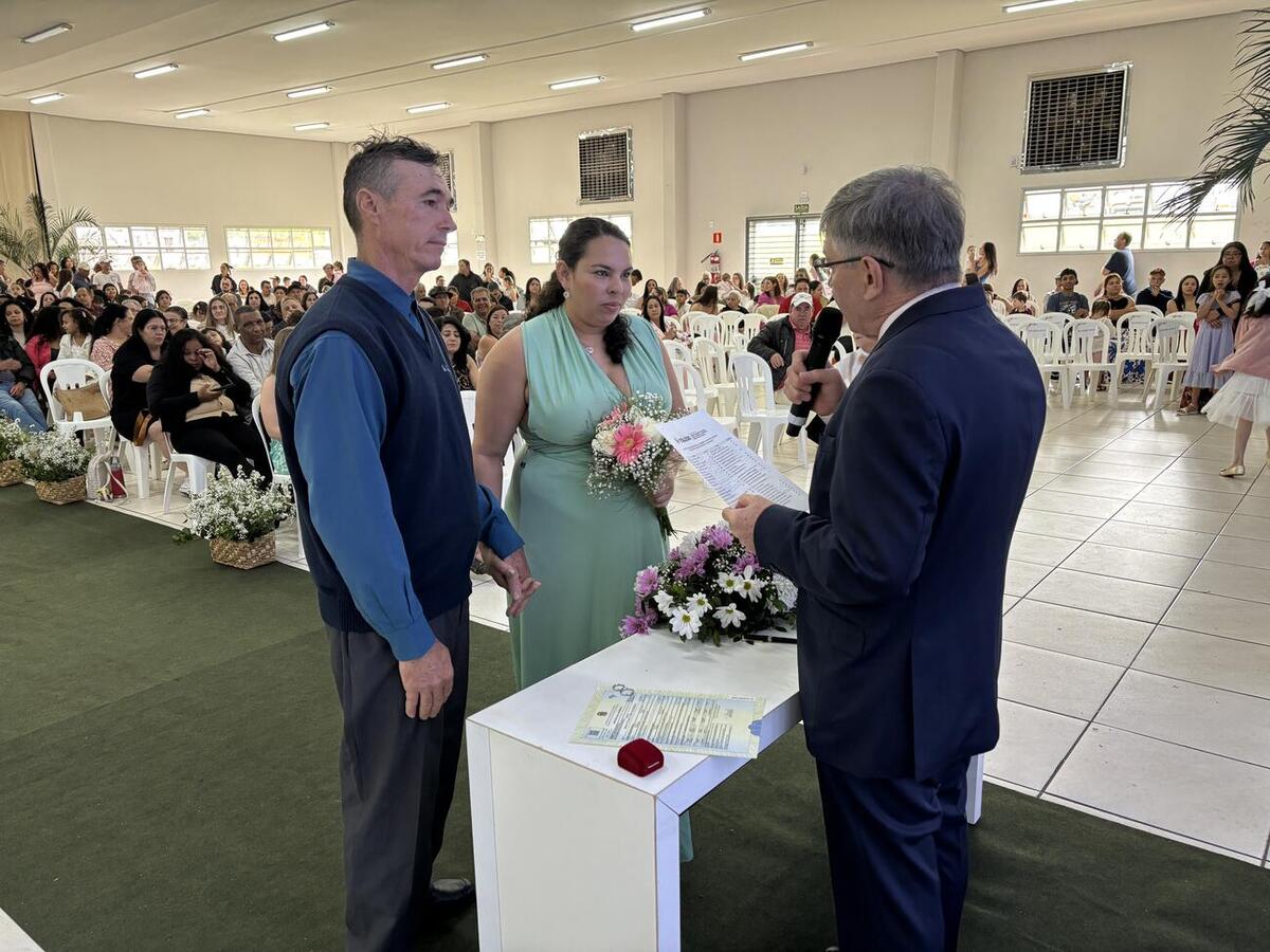 Evento oficializou a união dos casais diante do juiz de paz Juarez Polachini, do 3º Tabelionato de Notas e Registro Civil das Pessoas Naturais de Toledo