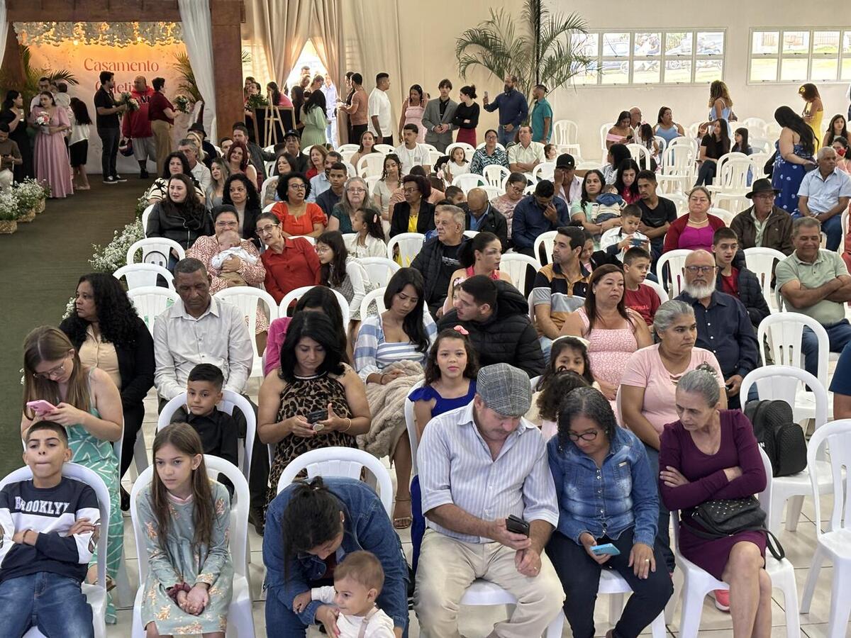 Evento oficializou a união dos casais diante do juiz de paz Juarez Polachini, do 3º Tabelionato de Notas e Registro Civil das Pessoas Naturais de Toledo