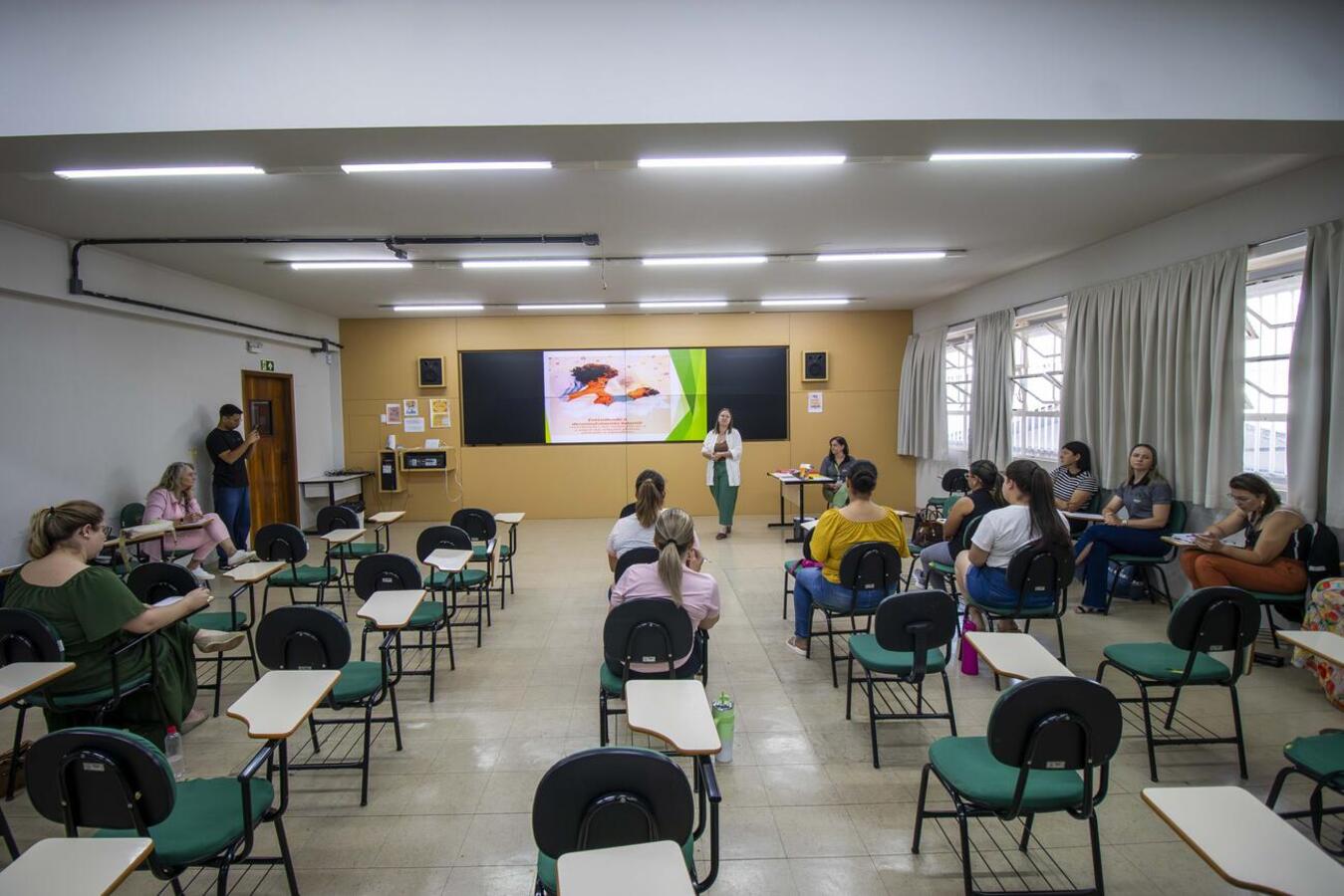 Secretaria de Assistência Social, juntamente com a Escola de Administração Pública de Toledo, realizaram um curso sobre a importância da estimulação precoce em crianças nas instituições de acolhimento