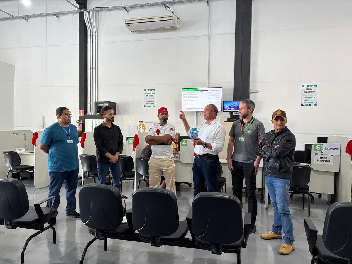 Nesta terça-feira (19) a Agência do Trabalhador, em meio ao mutirão de estágios, apresentou de forma oficial o troféu de 3° lugar, recebido em Foz do Iguaçu, no Encontro Estadual Protagonistas do Trabalho