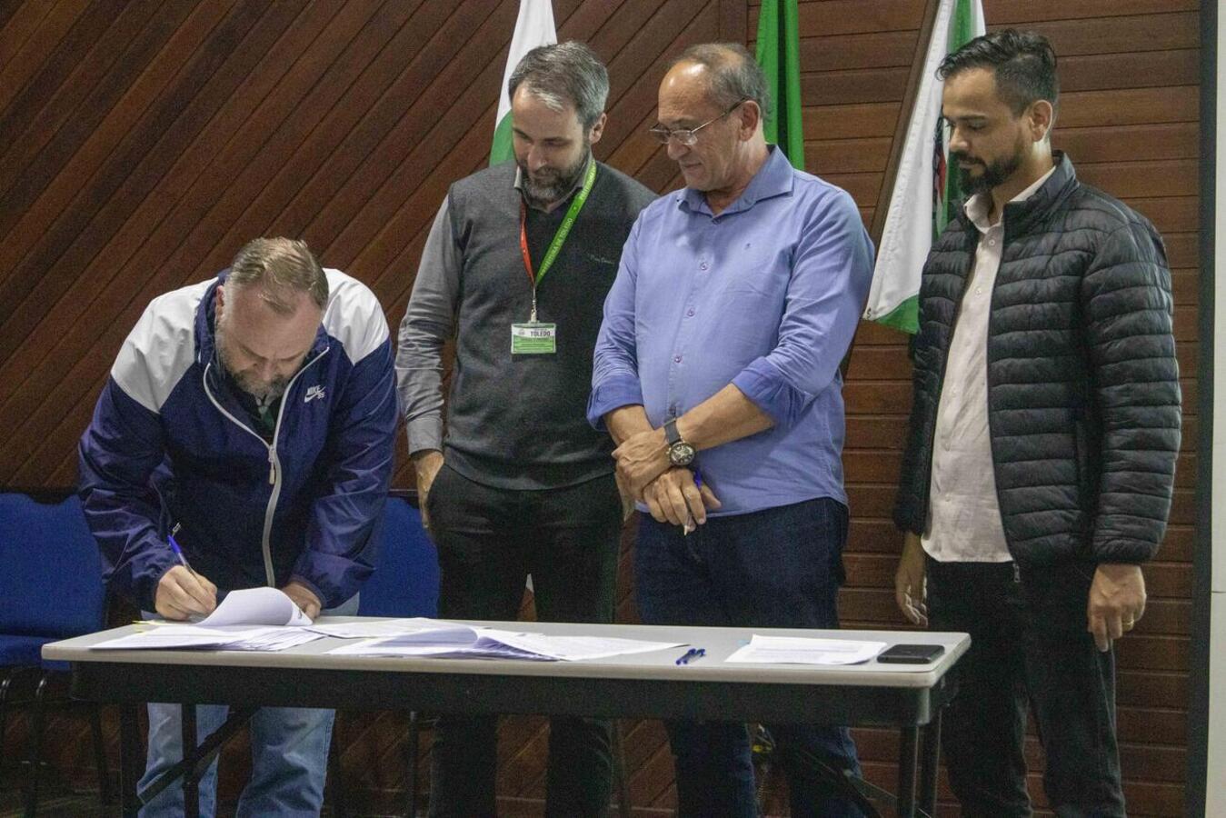 Prefeitura de Toledo reuniu representantes das empresas que adquiriram os terrenos industriais para orientações gerais sobre o contrato
