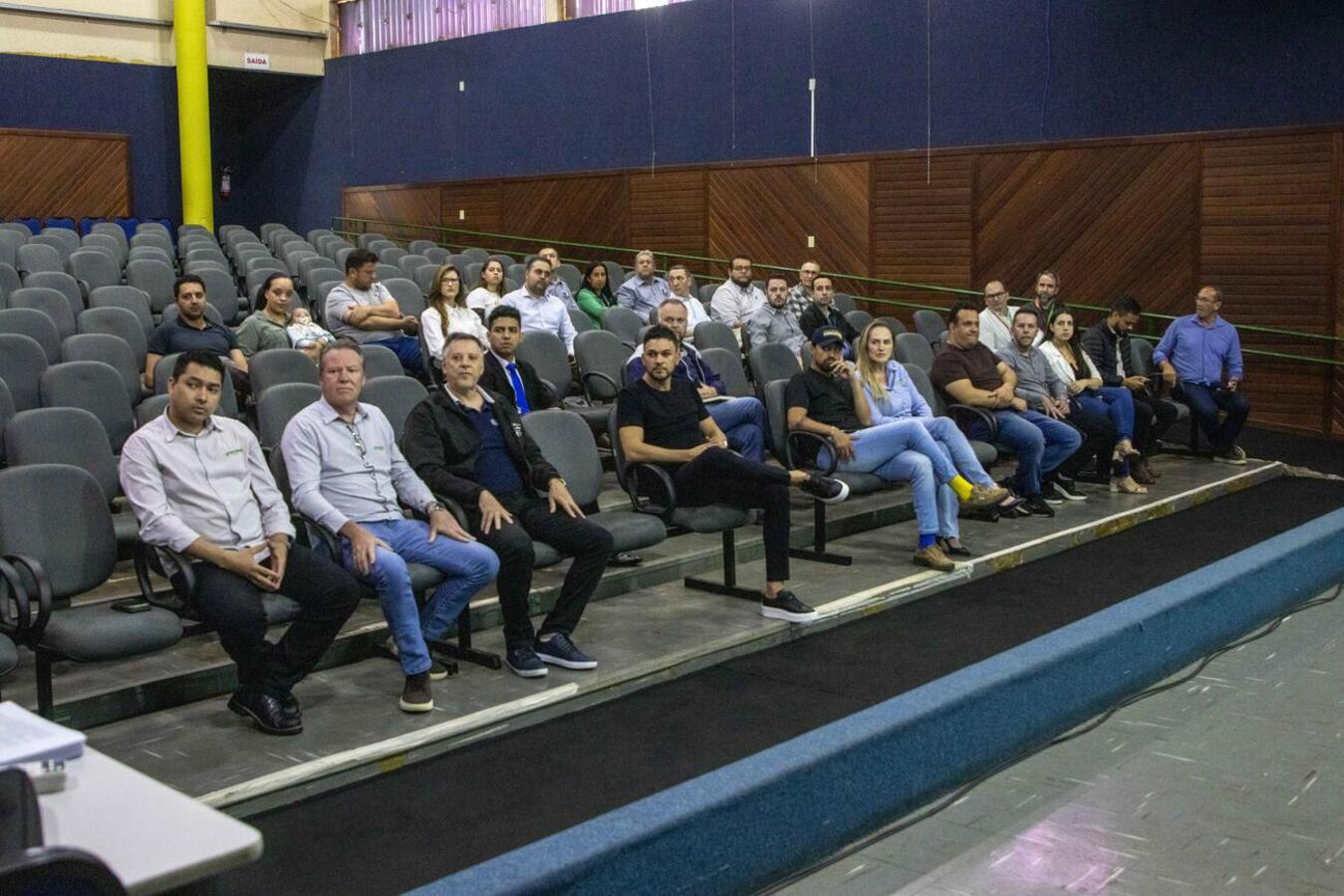Prefeitura de Toledo reuniu representantes das empresas que adquiriram os terrenos industriais para orientações gerais sobre o contrato