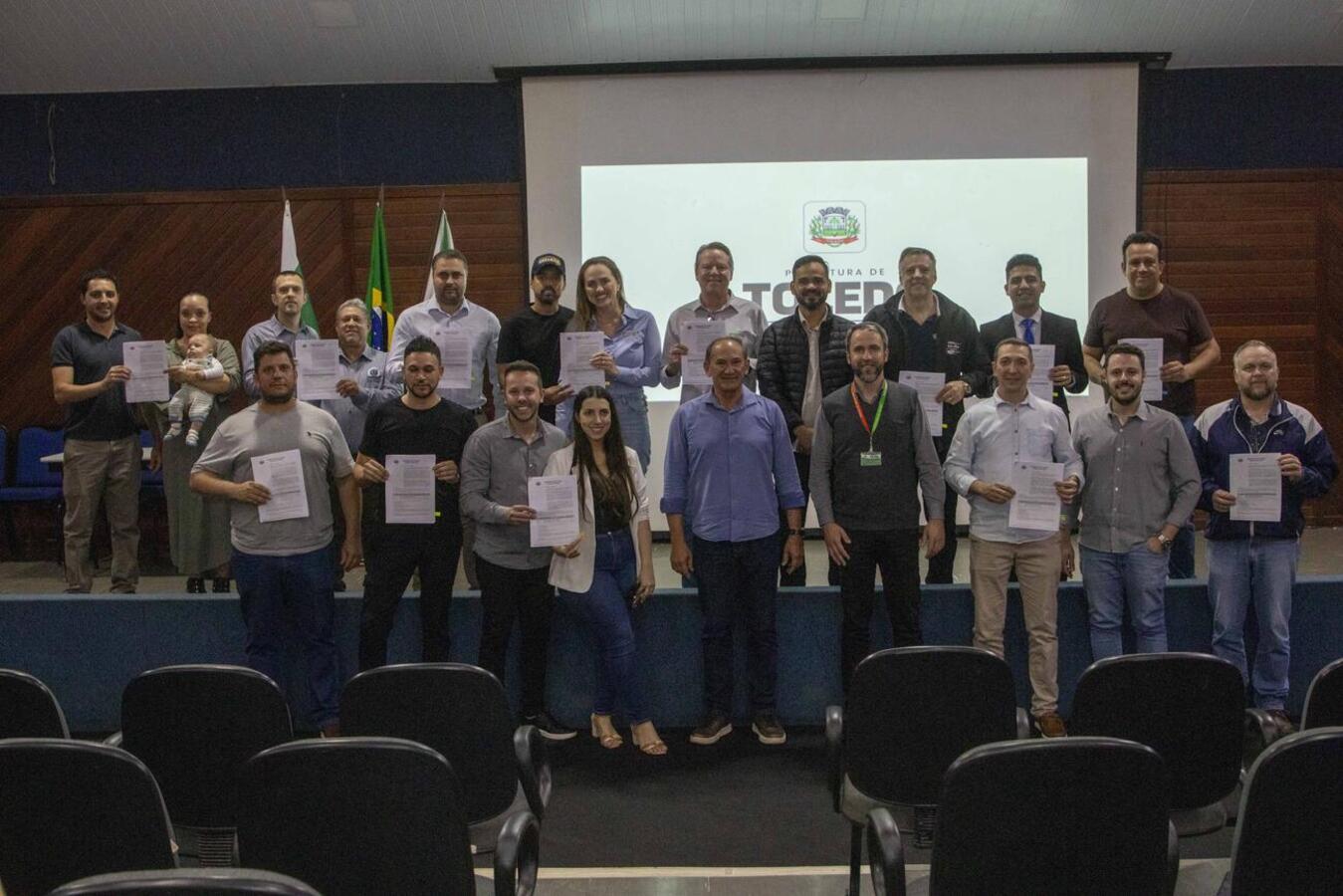 Prefeitura de Toledo reuniu representantes das empresas que adquiriram os terrenos industriais para orientações gerais sobre o contrato