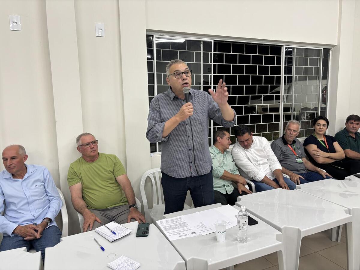 Foi realizada assinatura simbólica do decreto que cede terreno de 9 mil metros quadrados com campo de futebol e edificação na sexta-feira (31)