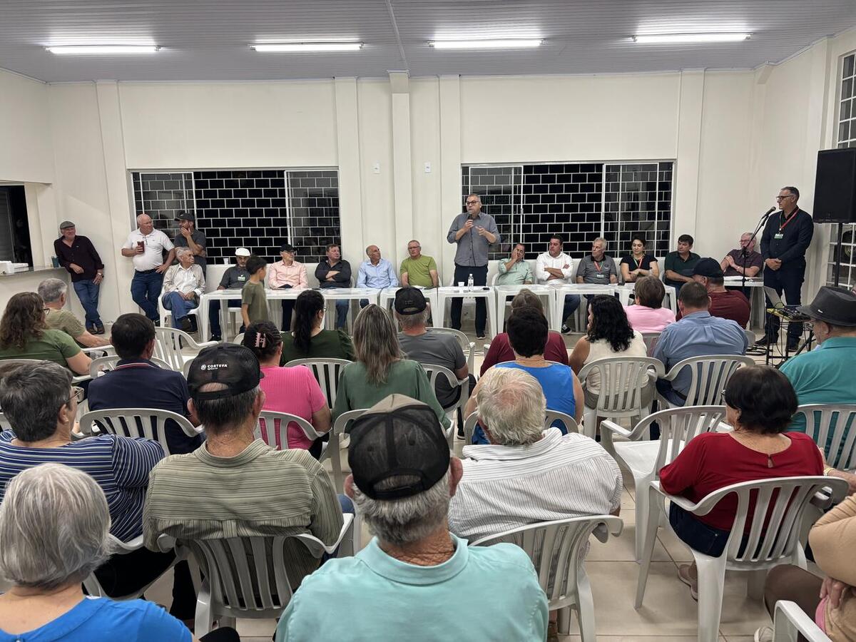 Foi realizada assinatura simbólica do decreto que cede terreno de 9 mil metros quadrados com campo de futebol e edificação na sexta-feira (31)