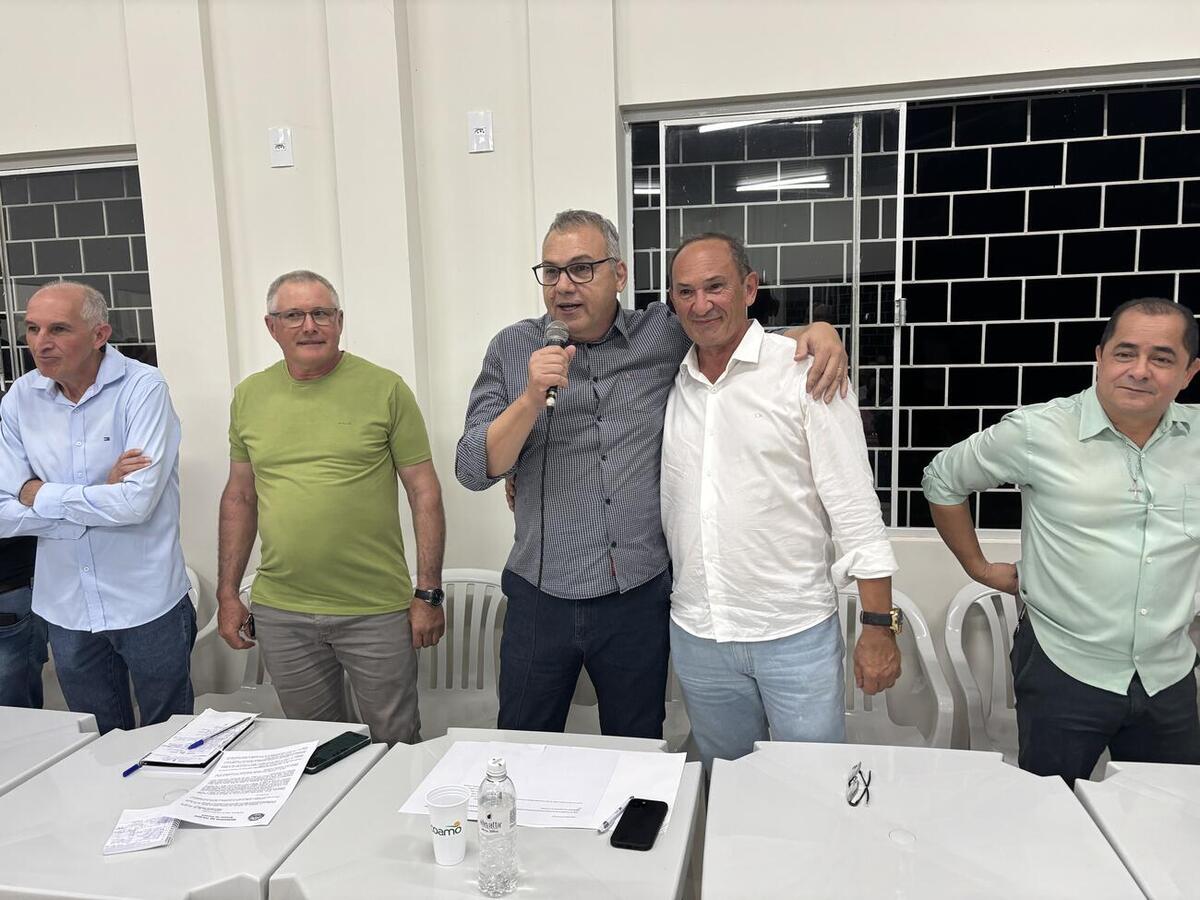 Foi realizada assinatura simbólica do decreto que cede terreno de 9 mil metros quadrados com campo de futebol e edificação na sexta-feira (31)