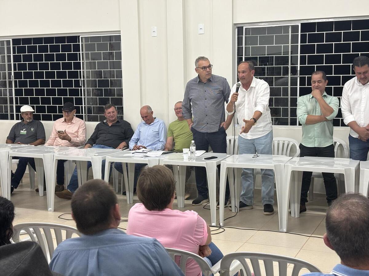 Foi realizada assinatura simbólica do decreto que cede terreno de 9 mil metros quadrados com campo de futebol e edificação na sexta-feira (31)