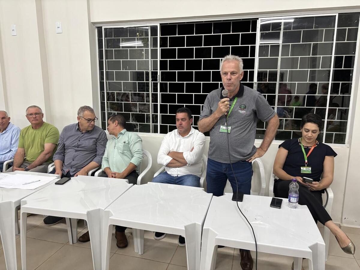 Foi realizada assinatura simbólica do decreto que cede terreno de 9 mil metros quadrados com campo de futebol e edificação na sexta-feira (31)