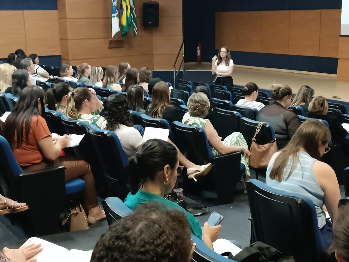 A Secretaria da Educação realizou uma reunião com diretores de Escolas Municipais e Centros Municipais de Educação Infantil (Cmeis) a fim de definir o calendário para 2026