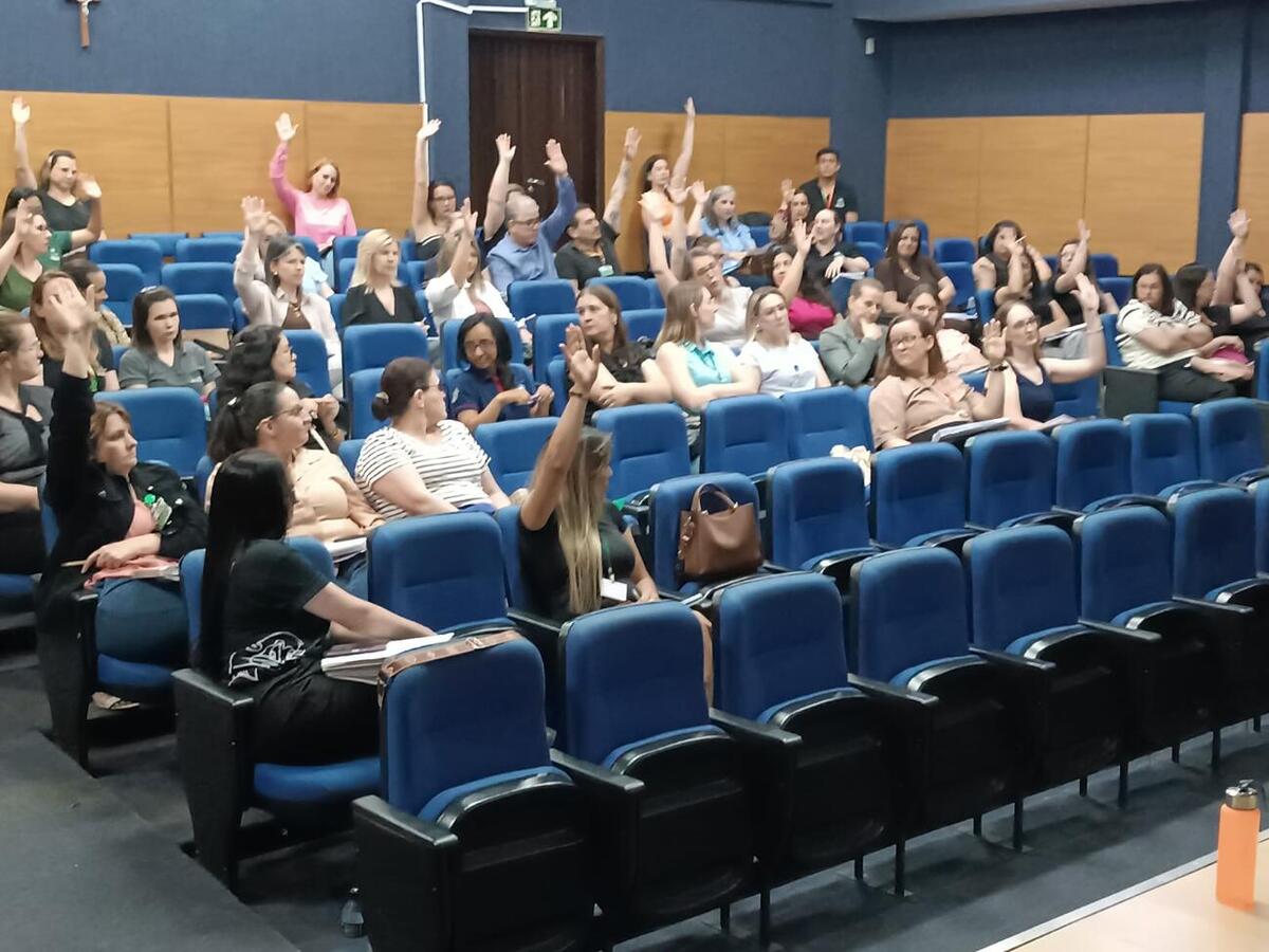 A Secretaria da Educação realizou uma reunião com diretores de Escolas Municipais e Centros Municipais de Educação Infantil (Cmeis) a fim de definir o calendário para 2026