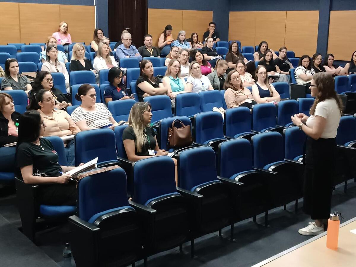 A Secretaria da Educação realizou uma reunião com diretores de Escolas Municipais e Centros Municipais de Educação Infantil (Cmeis) a fim de definir o calendário para 2026