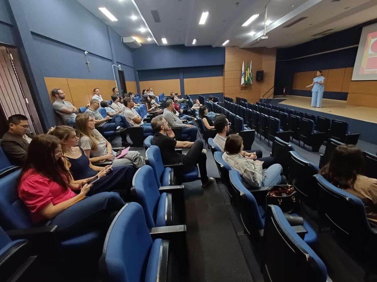 Na manhã desta terça-feira (11) a Secretaria da Saúde realizou uma capacitação, para 60 médicos do município, com o tema nefrologia e urologia