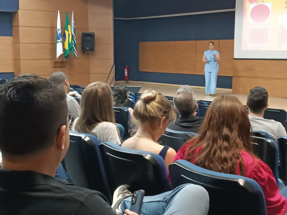 Na manhã desta terça-feira (11) a Secretaria da Saúde realizou uma capacitação, para 60 médicos do município, com o tema nefrologia e urologia