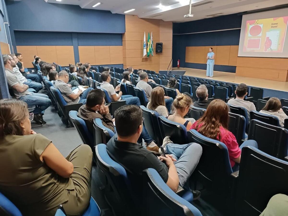 Na manhã desta terça-feira (11) a Secretaria da Saúde realizou uma capacitação, para 60 médicos do município, com o tema nefrologia e urologia