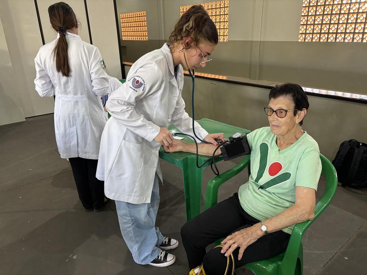 Atividade faz parte do evento Integra Unioeste e envolveu mais de 200 idosos em ações de ensino, pesquisa e extensão