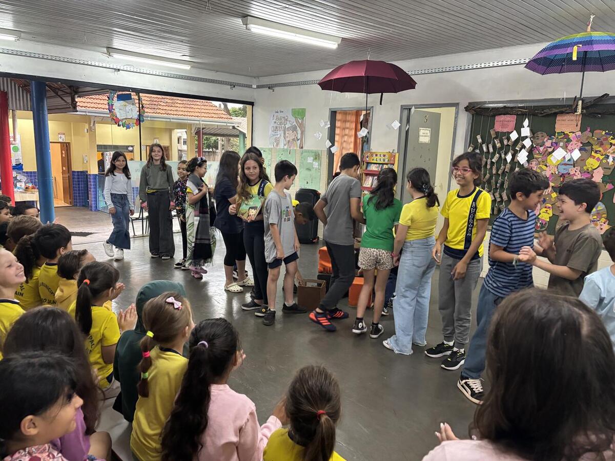 Evento envolveu todas as turmas da instituição em quatro estações de leitura e atividades lúdicas
