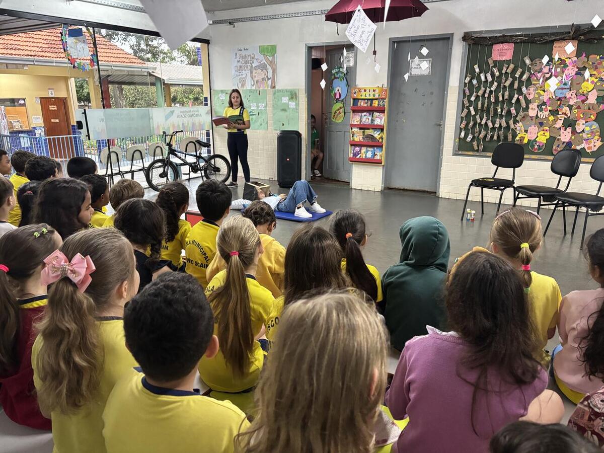 Evento envolveu todas as turmas da instituição em quatro estações de leitura e atividades lúdicas