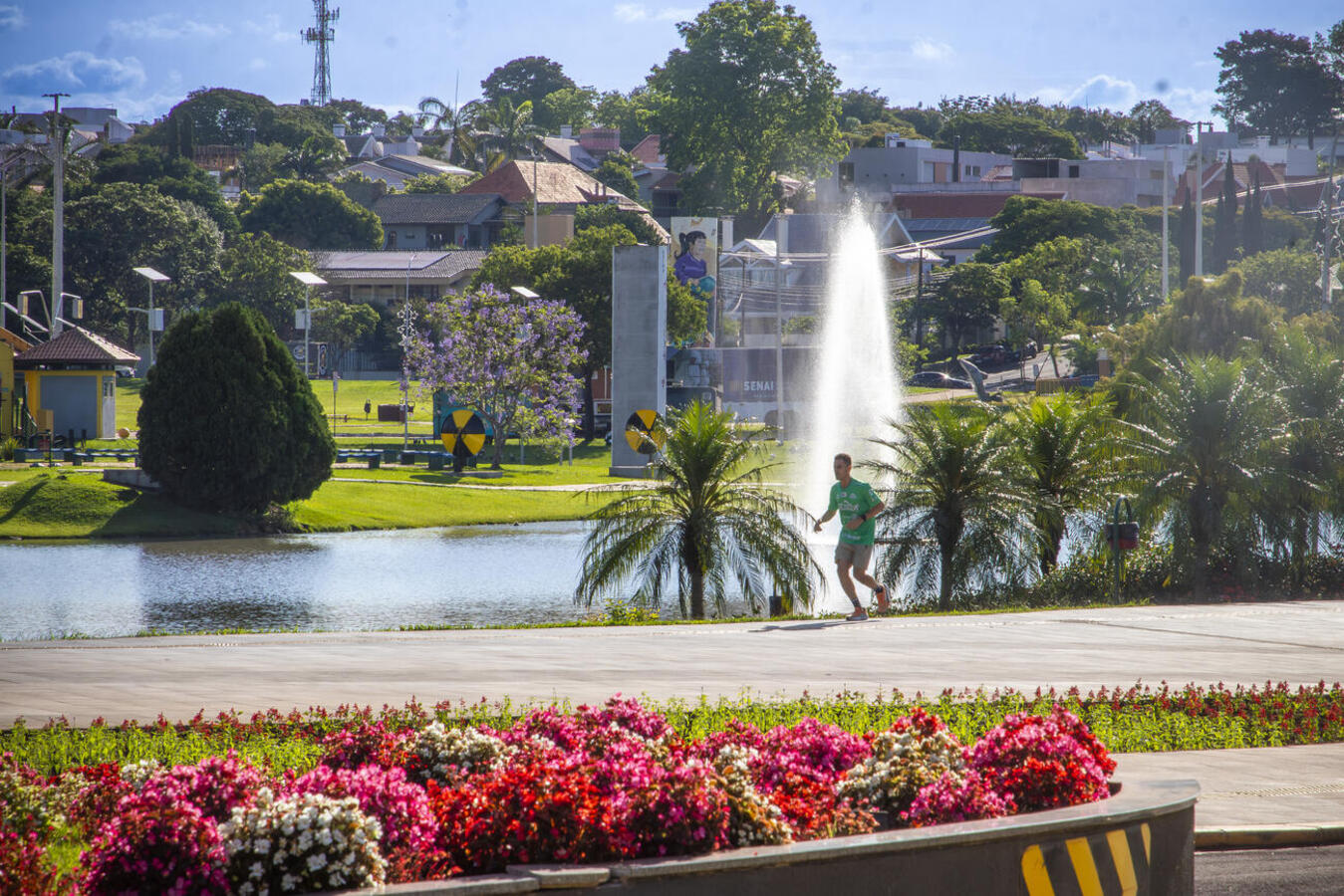 A Secretaria do Meio Ambiente realizou a instalação de um chafariz aerador no Lago Municipal, com o objetivo de incorporar oxigênio atmosférico à água de um dos principais cartões postais de Toledo