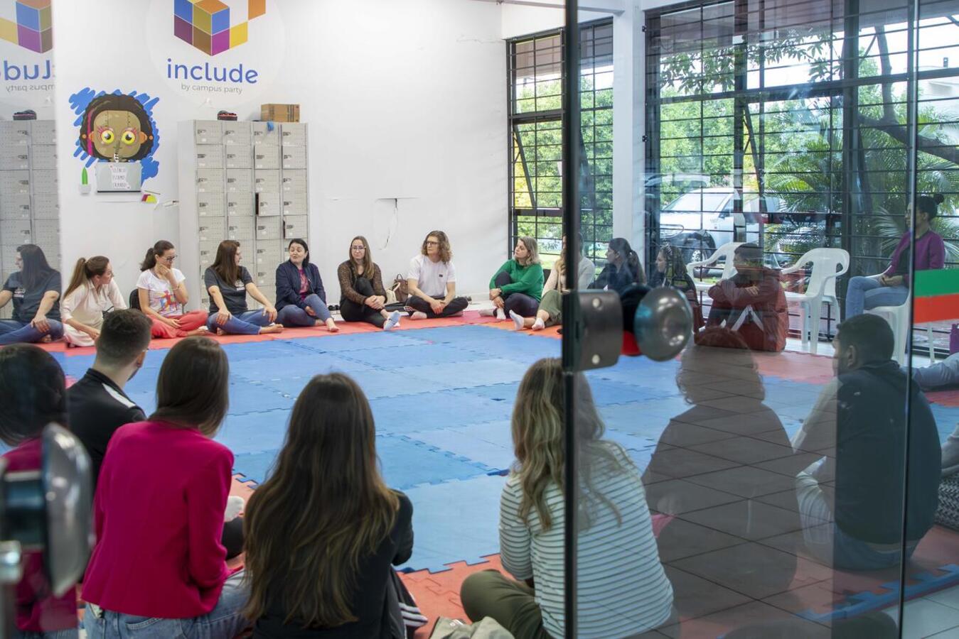 Curso promovido pela Escola de Administração Pública reuniu servidores para rodas de conversa, yoga e práticas de bem-estar