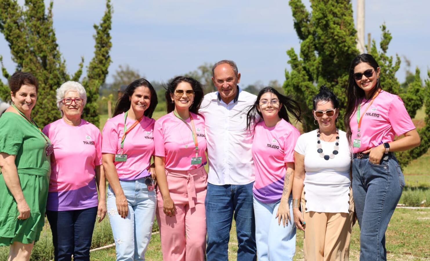 A secretária da Mulher, juntamente com o prefeito em exercício, Lucio De Marchi, assinaram um decreto que altera o nome do espaço, que antigamente era denominado de Jardim de Versalhes, para “Jardim da Mulher”