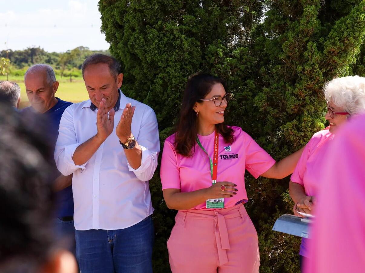 A secretária da Mulher, juntamente com o prefeito em exercício, Lucio De Marchi, assinaram um decreto que altera o nome do espaço, que antigamente era denominado de Jardim de Versalhes, para “Jardim da Mulher”