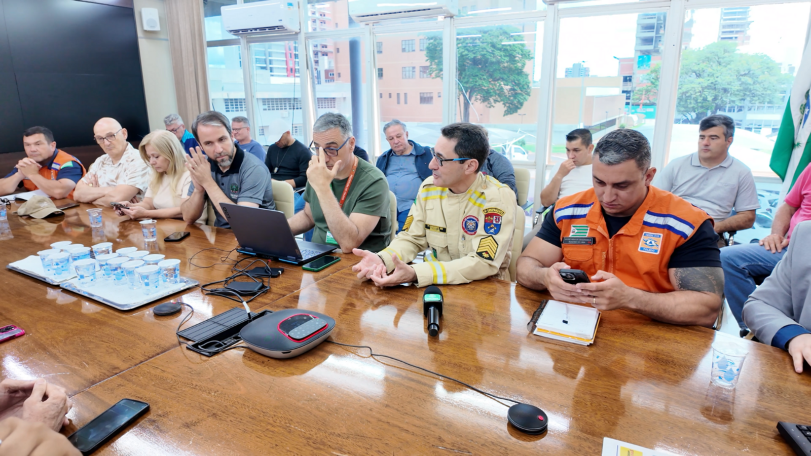 Reunião emergencial na manhã deste sábado (08) serviu para definir estratégias de como auxiliar na reconstrução da cidade