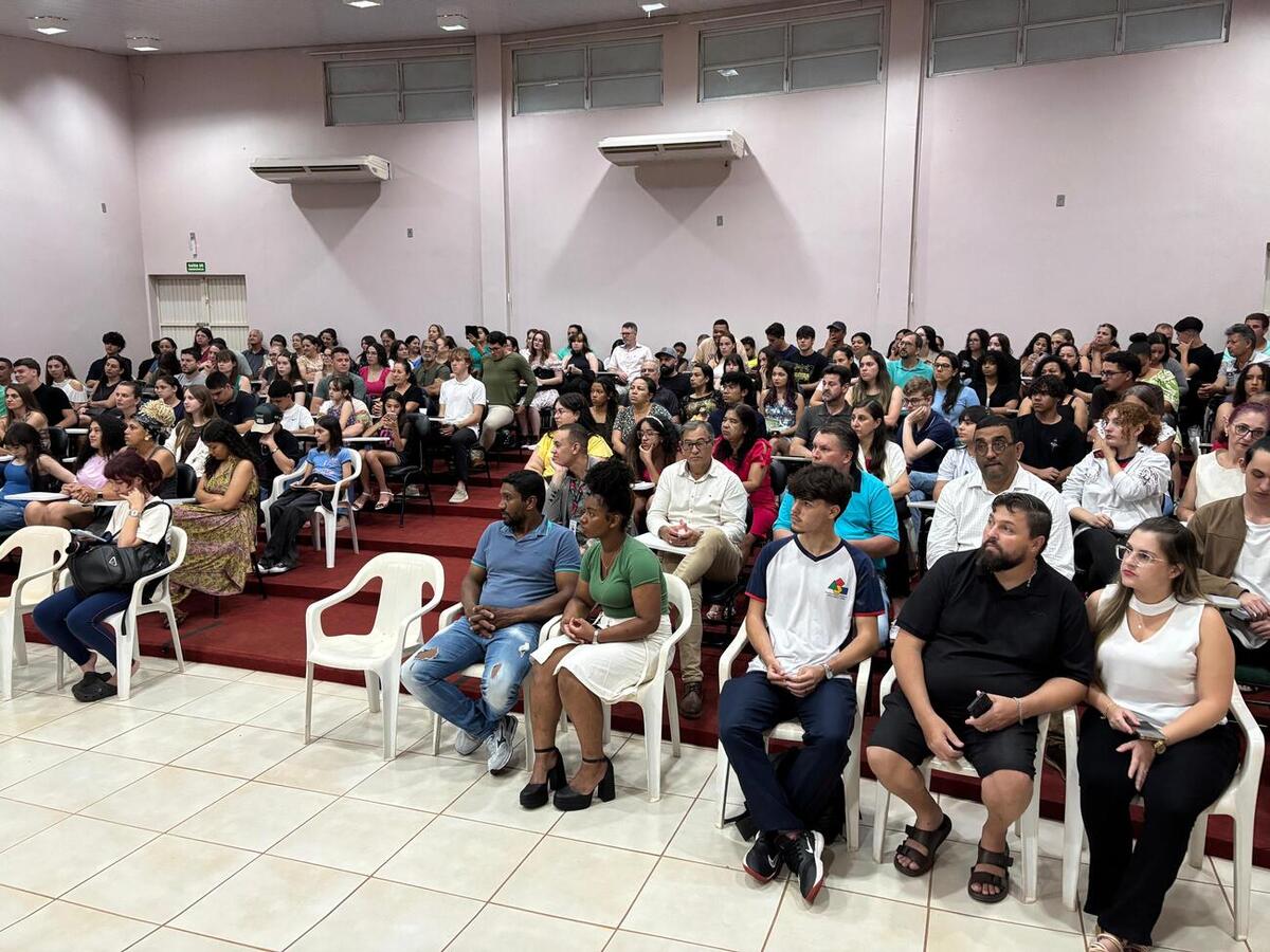 O curso foi concluído com aproximadamente 80 alunos matriculados e 60 presentes na cerimônia
