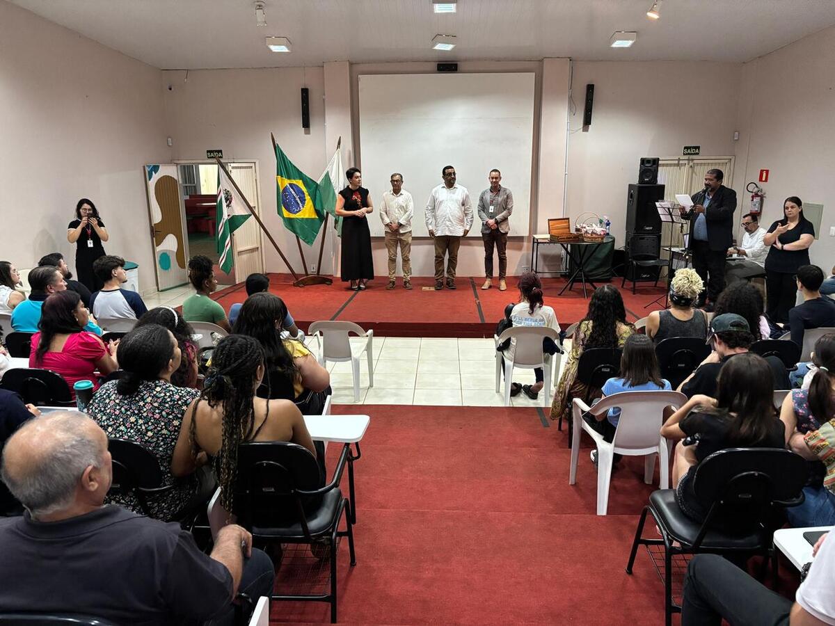O curso foi concluído com aproximadamente 80 alunos matriculados e 60 presentes na cerimônia