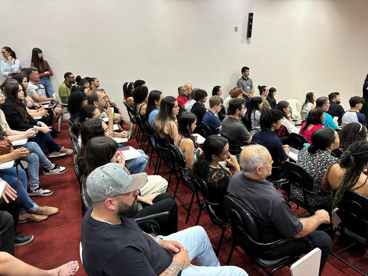 O curso foi concluído com aproximadamente 80 alunos matriculados e 60 presentes na cerimônia