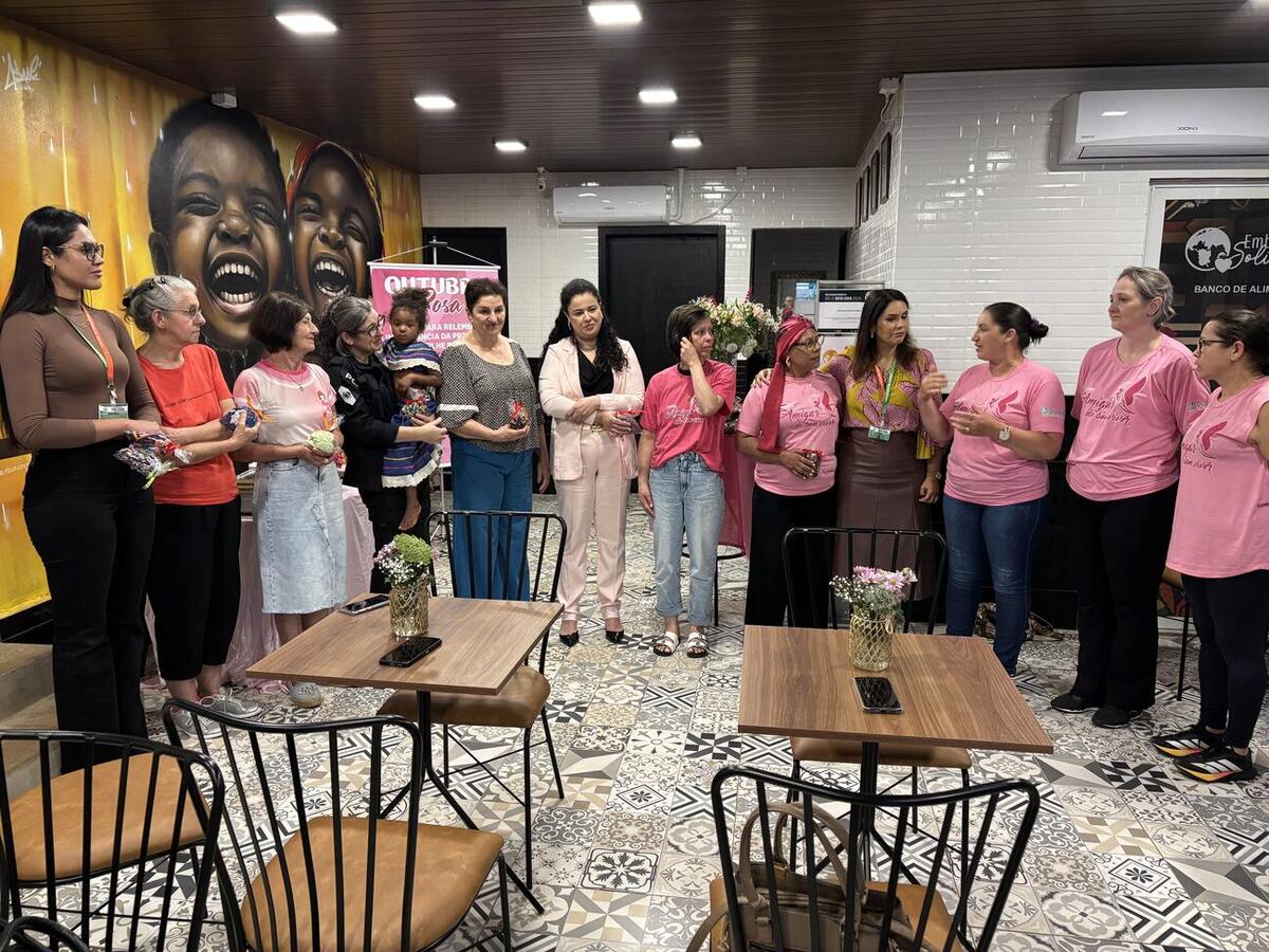 Mais de 100 peças foram produzidas na Embaixada Solidária e entregues a instituições que acolhem mulheres em tratamento oncológico