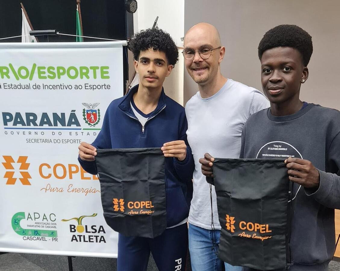 O paraciclista paranaense, Luís Carlos Steffens, e o Departamento de Educação para o Trânsito de Toledo promoveram roda de diálogo com estudantes do Premen 